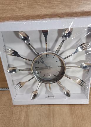 Часы настенные круглые классические