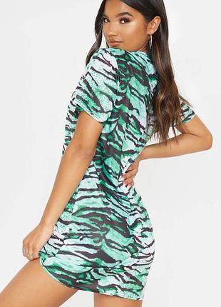 Зеленое платье мини с животным принтом от prettylittlething3 фото