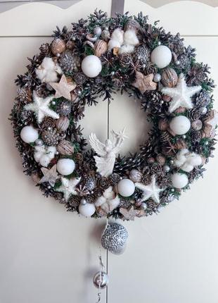 Эко новогодний венок на дверь с ангелом. эко режущий венок на дверь с ангелом