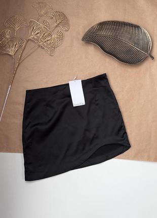 Міні-спідниця атласна bershka