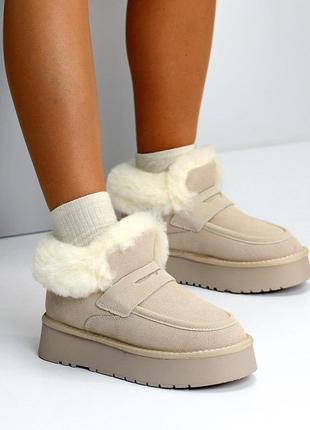 Утепленные бежевые угги замшевые, молодежные ugg с пушком легкие зимние, в размерах,