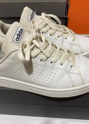 Кроссовки оригинал идеальное состояние adidas