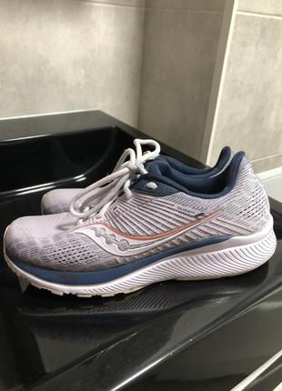 Кроссовки saucony