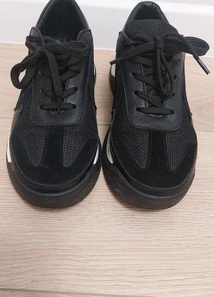 Стильные женские кроссовки туфли