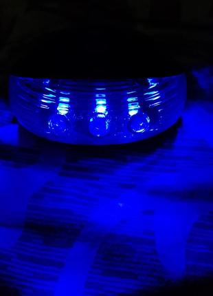 Ліхтар лазерний і синій габарит 
має два перемикачі 
і кілька режимів роботи