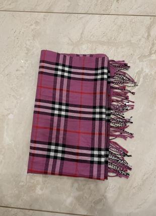 Розовый легкий шарф в стиле burberry