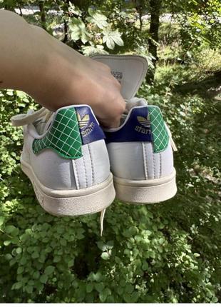 Adidas. кросівки