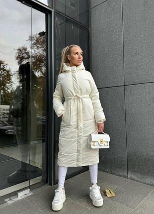 Женский зимний пуховик с поясом