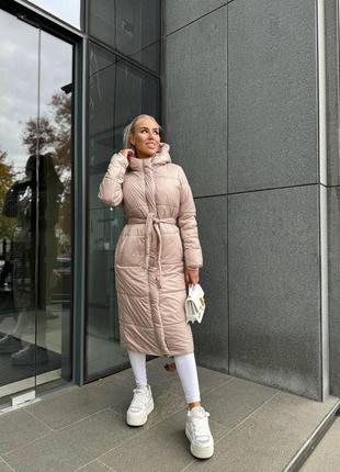 Женский зимний пуховик с поясом