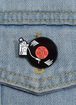 Значок "музика рятує душу"