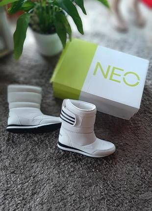 Зимние белые сапоги дутики adidas neo