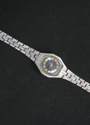 Распродажа! часы луч 16 камней с оригинальным браслетом абсолютно исправные