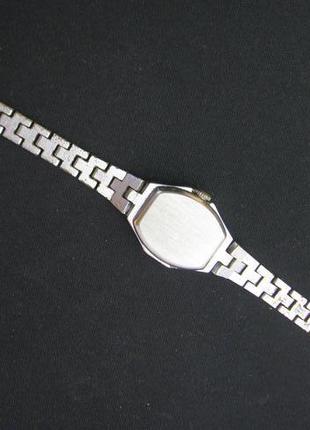 Распродажа! часы луч 16 камней с оригинальным браслетом абсолютно исправные