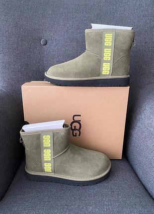 Ugg classic mini side logo