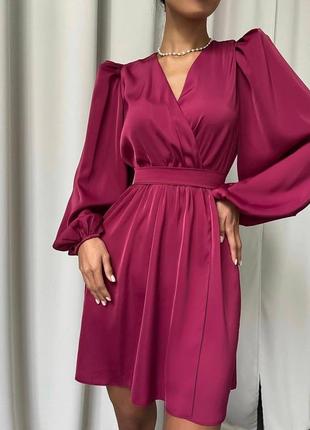 Сукня коротка шовкова однотонна на довгий рукав з вирізом в зоні декольте з розрізом по нозі якісна стильна малинова