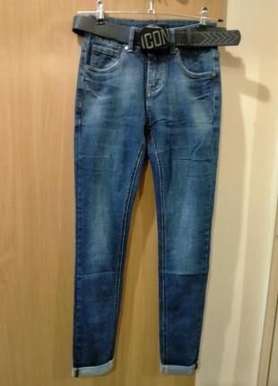 Джинси жіночі темно-сині.і-6205. 
розміри: 25-30 
ціна - 700грн