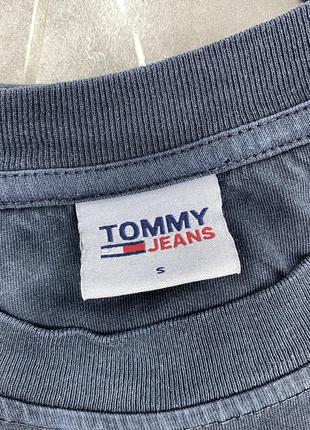 Футболка сіра з принтом оверсайз tommy hilfiger m