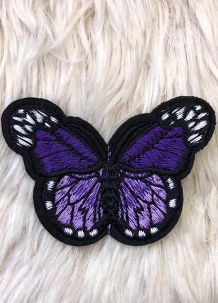 Нашивка вышитая тканевая вишивка декор для одежды патч на одежду сумку рюкзак фиолетовая бабочка