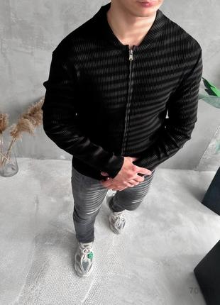 Чорний чоловічий в'язаний светр на блискавці