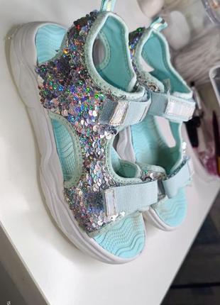 Босоножки с пайетками 33р.