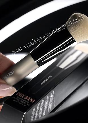 Пензлик для тонального, тональної основи huda beauty base brush mini