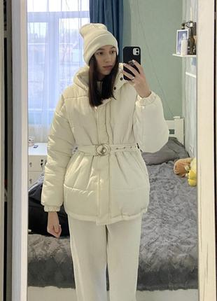 Молочный пуховик
