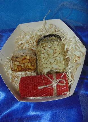 Подарочный бокс орешков с медом номер 15