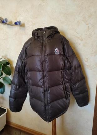Красивый хороший пуховик moncler