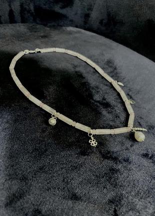 Колье из розового кварца и серебряных подвесов