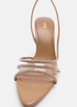 Виниловые босоножки с страхами на каблуке zara4 фото