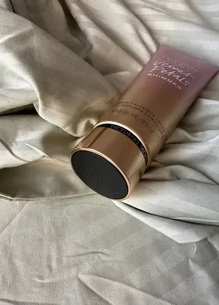 Лосьйон для тіла з шиммером victoria's secret velvet petals shimmer body lotion5 фото