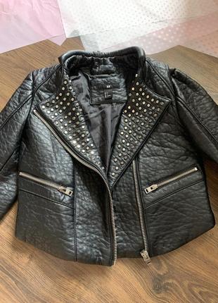 Черная куртка косуха с клепками шипами укороченная короткая h&m xxs xs s