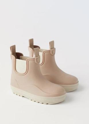 Резиновые сапожки zara