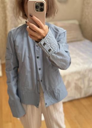 Ветровка красивого голубого цвета