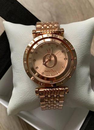 Стильные женские наручные часы розовые