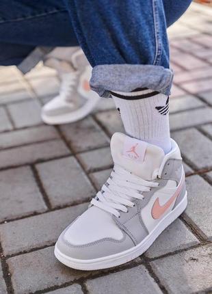 Кроссовки nike air jordan 1 retro high grey pink