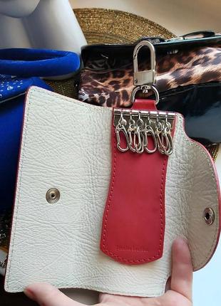 Ключница из итальянской кожи и фурнитуры.