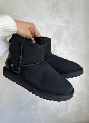 Ugg classic mini Gym mettalic lacquer, угги женские черные, угги женккие чёрные