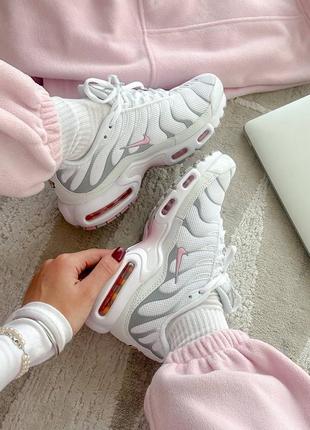 Женские кроссовки nike air max plus tn white/grey