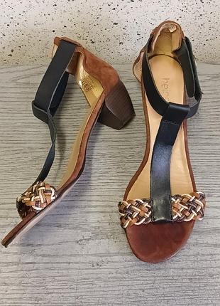 Heine sandals bordeaux іспанські шкіряні
босоніжки з т-подібним кріпленням