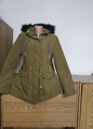 Куртка на замке с капюшоном