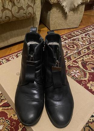 Черевики жіночі