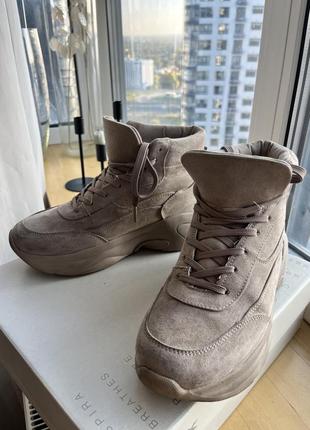 Дуже комфортні, теплі черевики