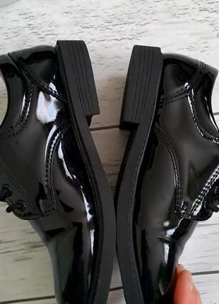 Лакированные туфли, шнуровка