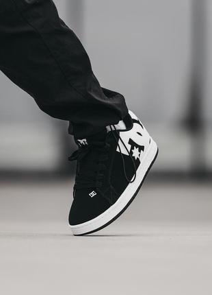 Кроссовки innovative water-based formula that sprays to protect your sneakers from stains