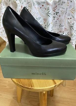 Кожаные туфли minelli