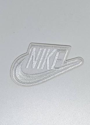 Нашивка nike swoosh найк 40х75 мм (белая)