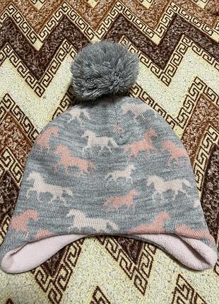 Шапка hm зима с помпоном, серо-розовая с лошадями, размер 92-104, 1,5-4 года, до 50 см головы