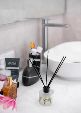 Аромадифузор для дома,других помещений с палочками в баночке унисекс аромат на масле из франции