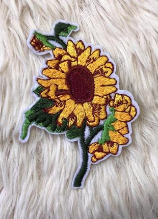 Нашивка вишита тканинна вишивка, декор наклейка для одягу патч на одяг сумки рюкзак квітка квітів соняшнику